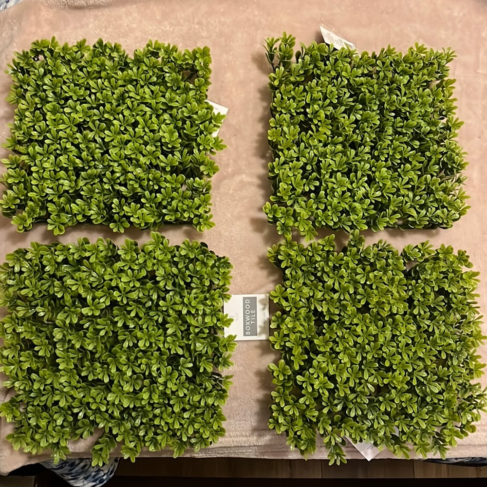Target Bullseye Boxwood Tile Greenery Decoration (4 pieces)